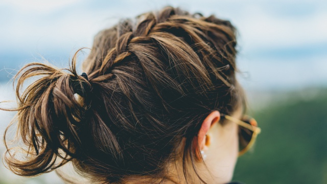 Hey las trenzas están de moda y acá te mostramos cómo hacerlas.